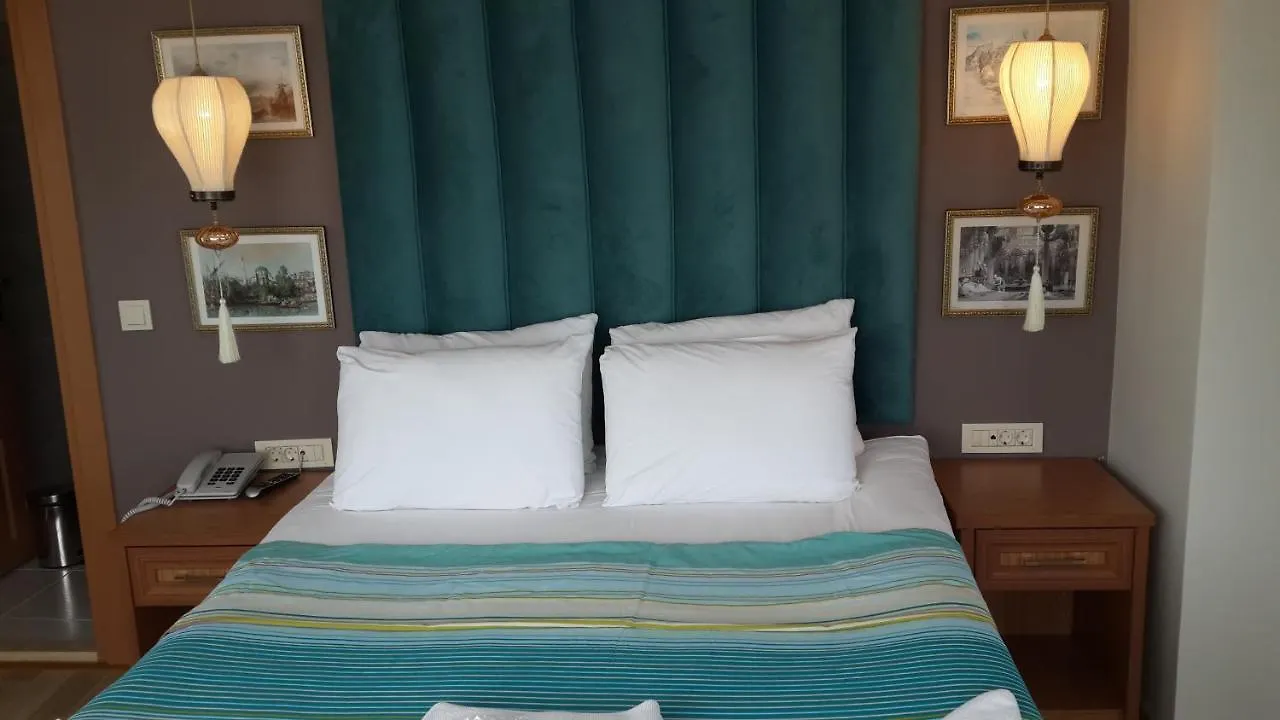 Tashkonak Studio Suites Istanboel 4*,